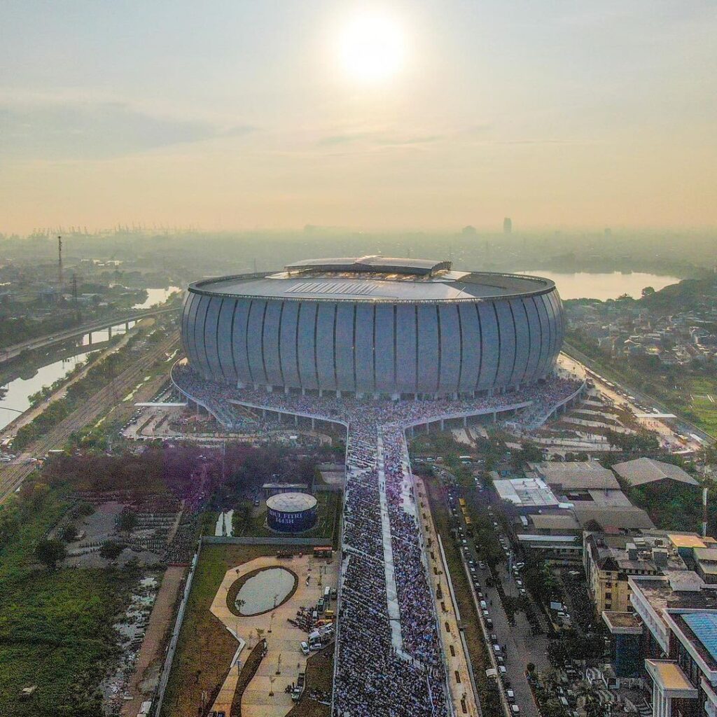 10 amazing stadiums of Asia