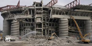 Dismantling San Siro